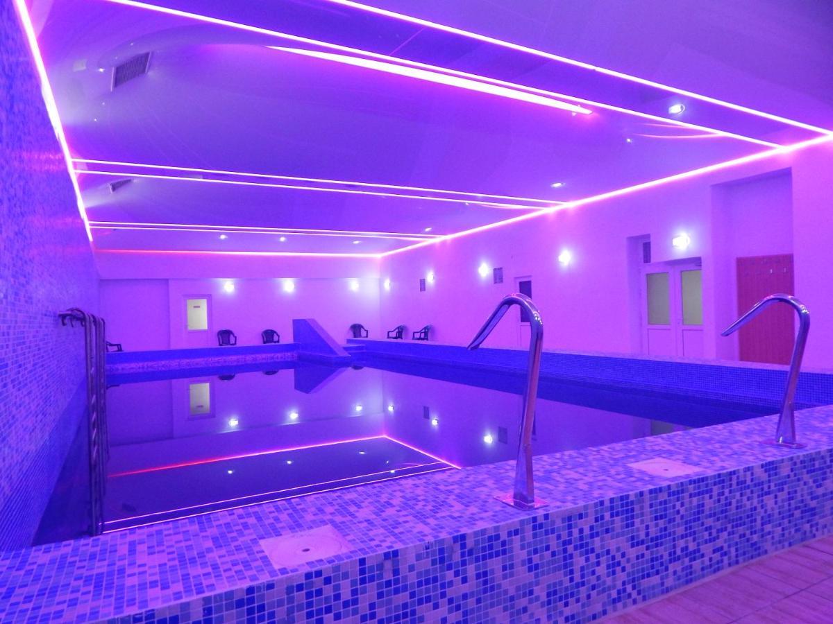 Hotel Traian Caciulata คาลิมาเนช ภายนอก รูปภาพ