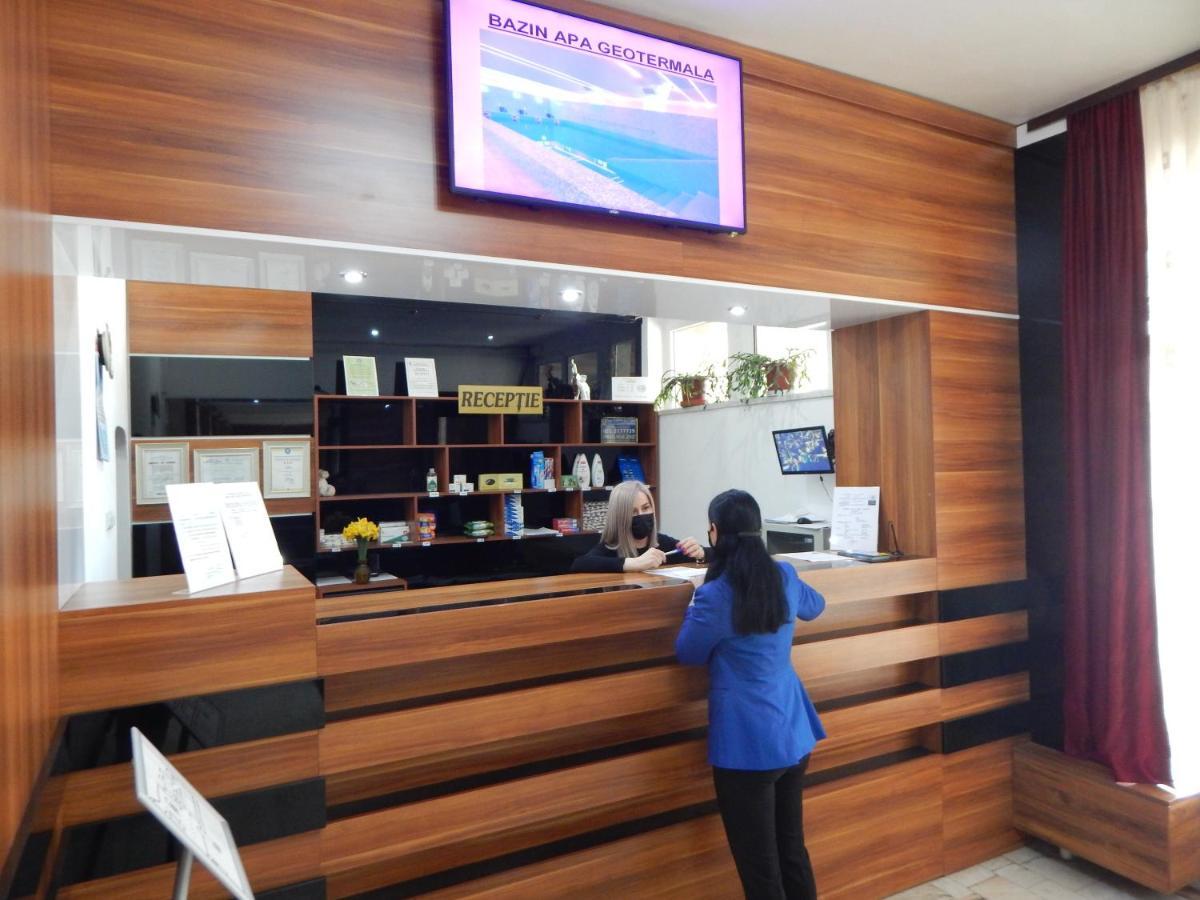 Hotel Traian Caciulata คาลิมาเนช ภายนอก รูปภาพ