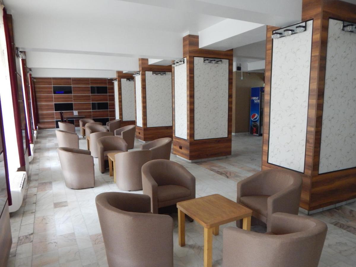 Hotel Traian Caciulata คาลิมาเนช ภายนอก รูปภาพ