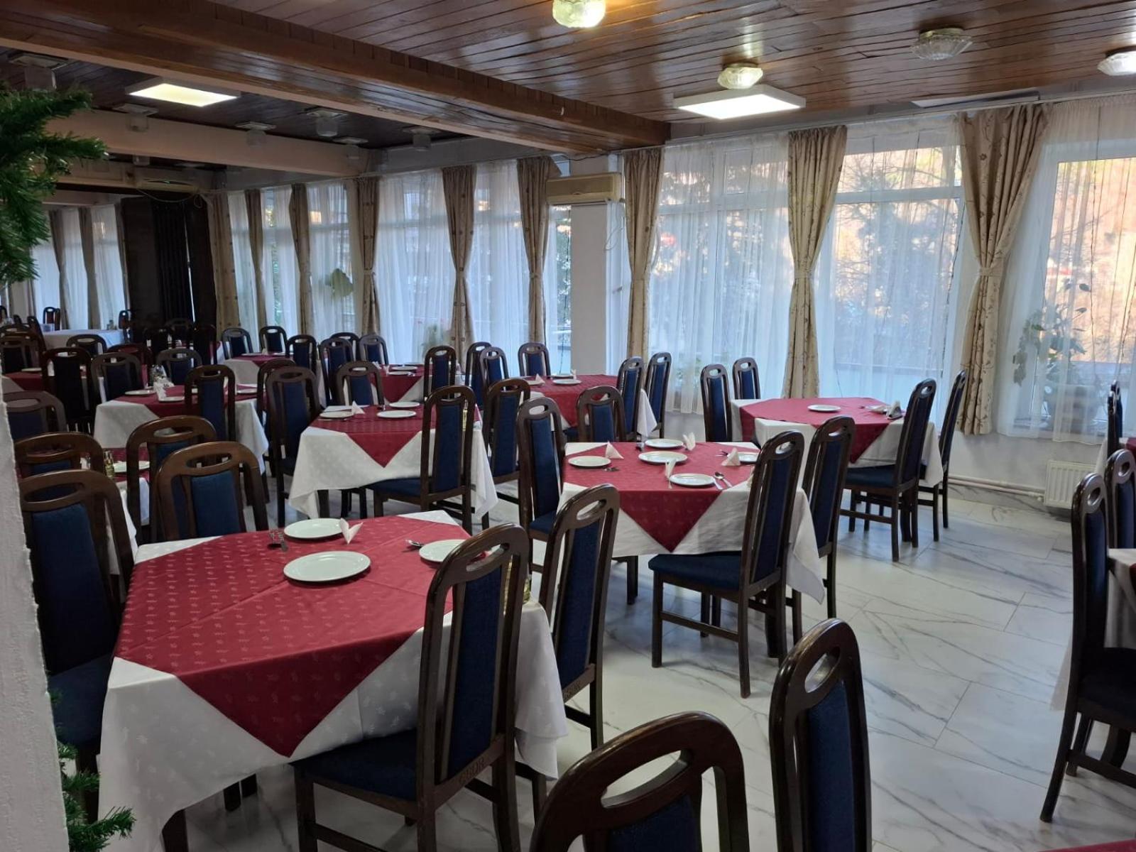 Hotel Traian Caciulata คาลิมาเนช ภายนอก รูปภาพ